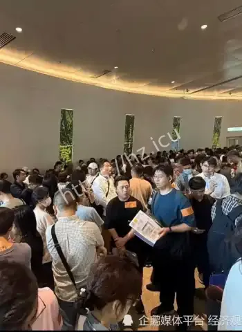 买家挤爆香港售楼部