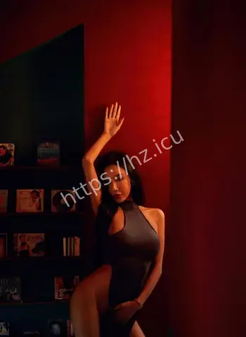 男子深夜刷同城约会